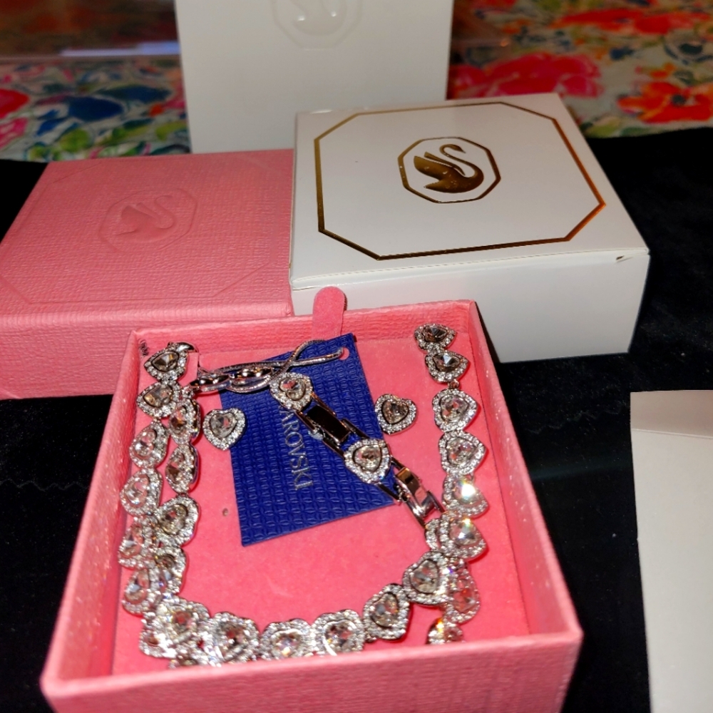 Gorgeous SWAROVSKI ARIANA Grande x 💕 BRACELET AND NECKLACE ONLY Plus Free Gift - Picture 4 of 6